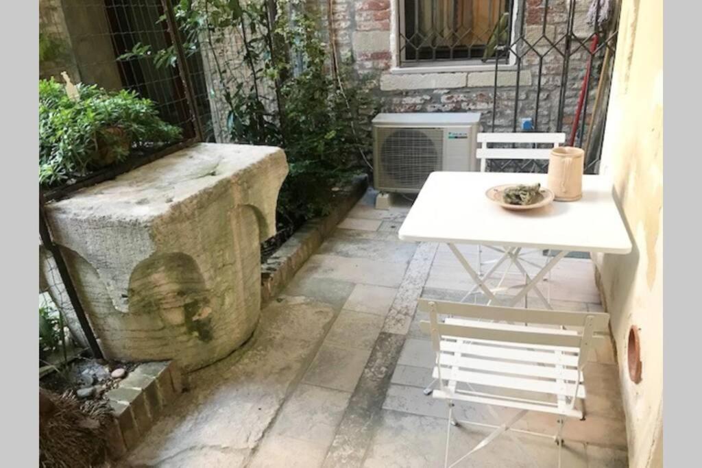 Appartamento Tipico Con Corte Privata Veneţia Exterior foto