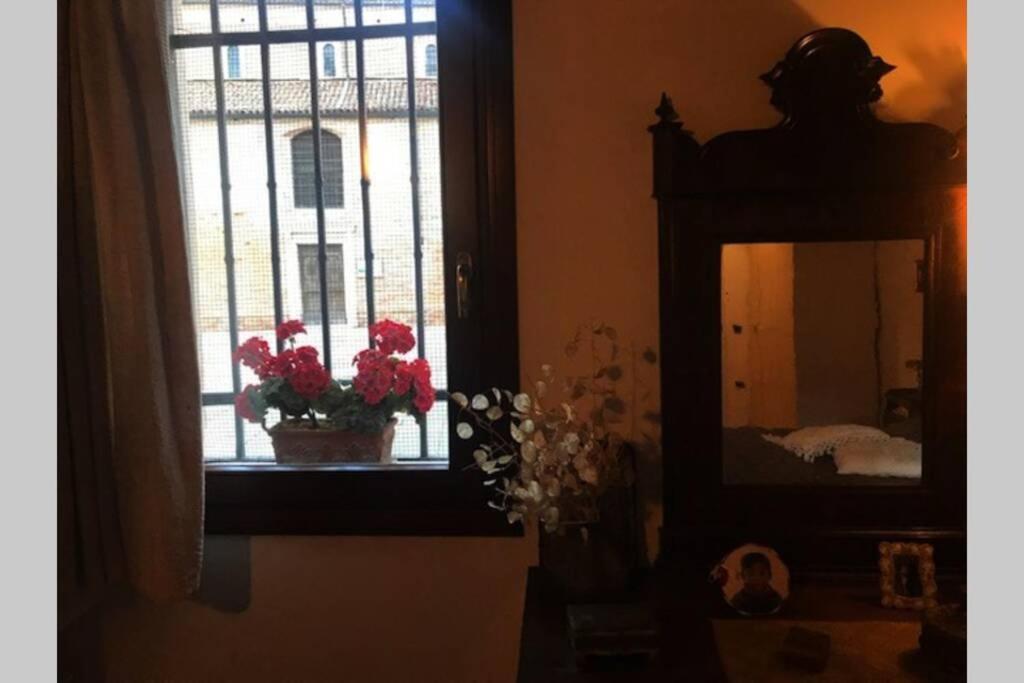 Appartamento Tipico Con Corte Privata Veneţia Exterior foto