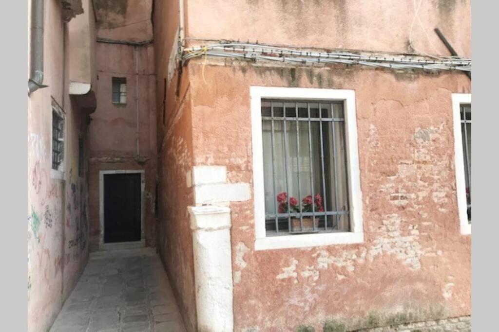 Appartamento Tipico Con Corte Privata Veneţia Exterior foto
