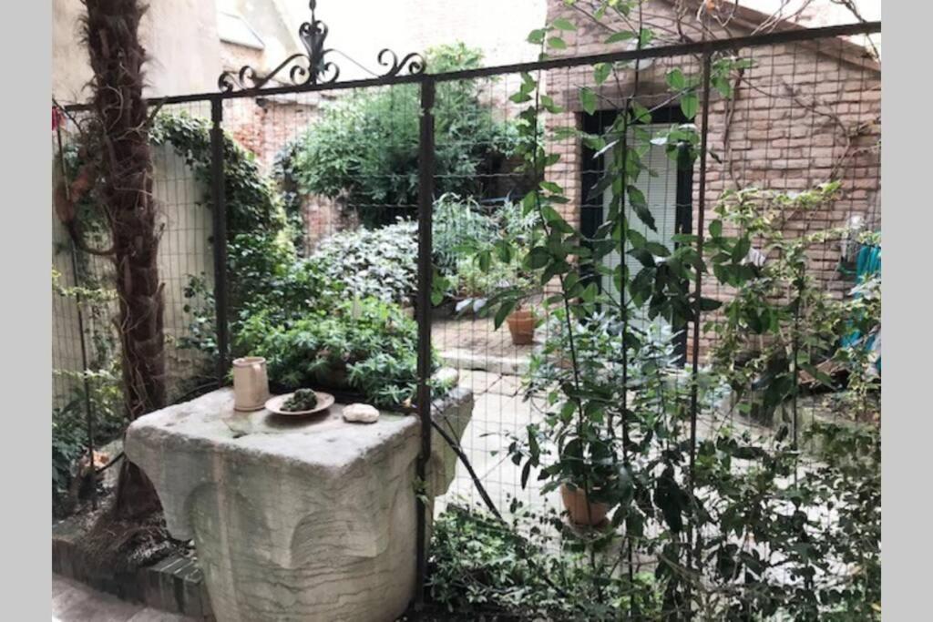 Appartamento Tipico Con Corte Privata Veneţia Exterior foto