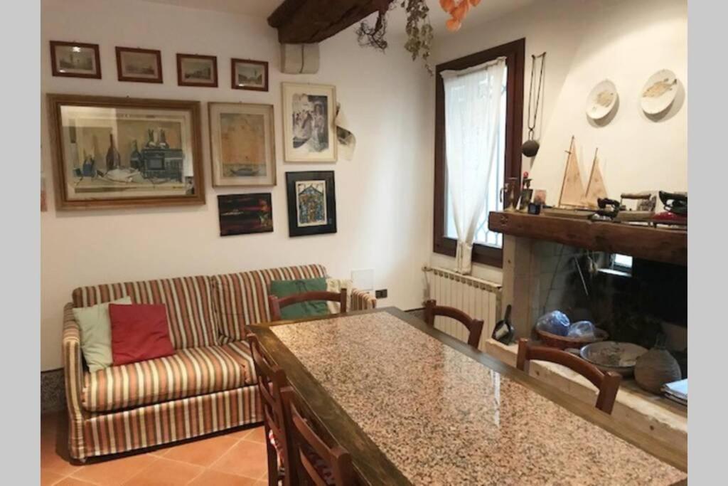 Appartamento Tipico Con Corte Privata Veneţia Exterior foto